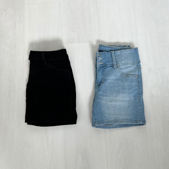 Lot of 2 Pairs Mid Length Shorts - Picture 1 of 5